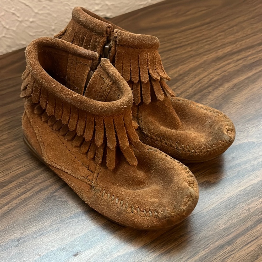 Girls Minnetonka boots